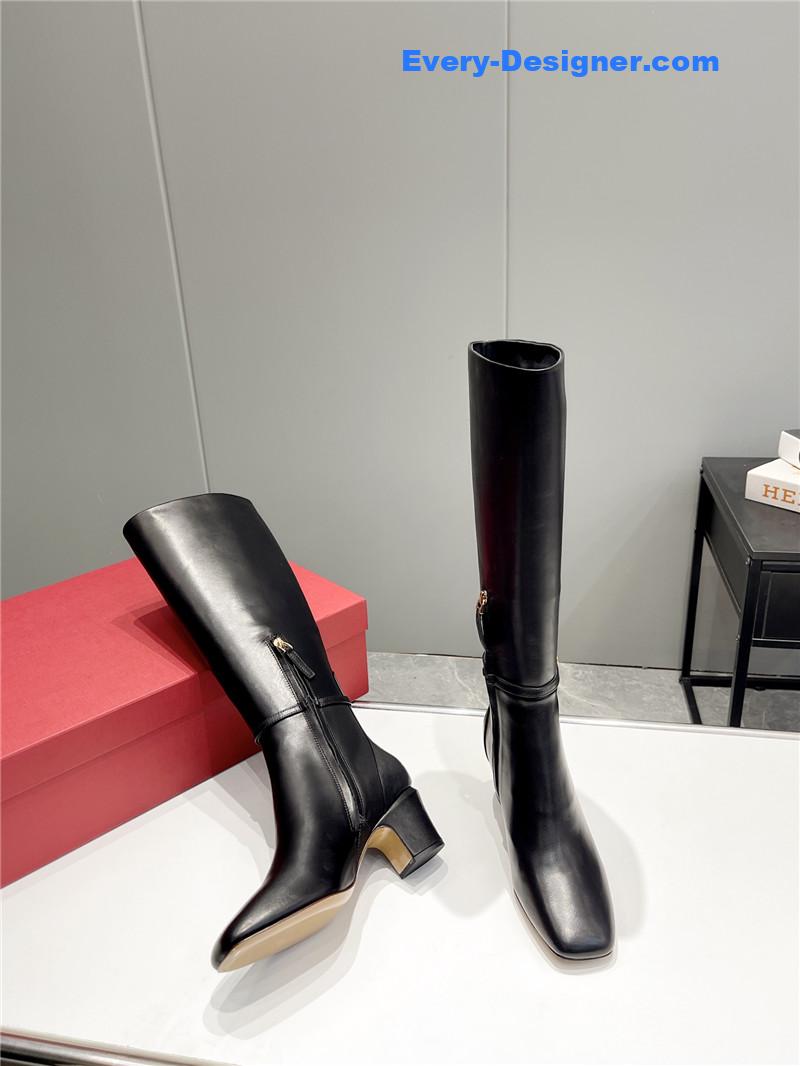 Va1e*ntin0 garavani black tan-go keen high boots