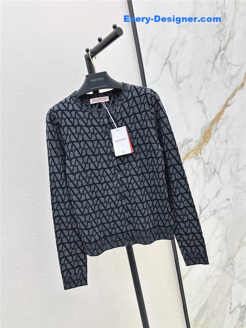 Va1e*ntin0 alphabet jacquard knitted cardigan replica clothes
