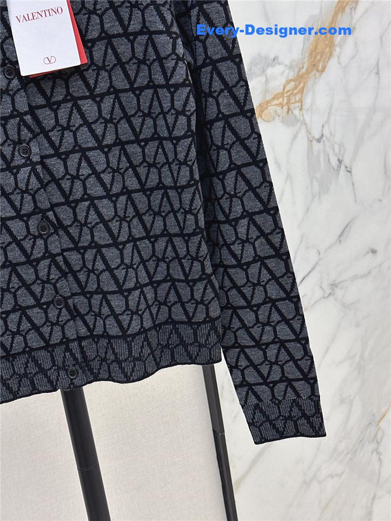 Va1e*ntin0 alphabet jacquard knitted cardigan replica clothes