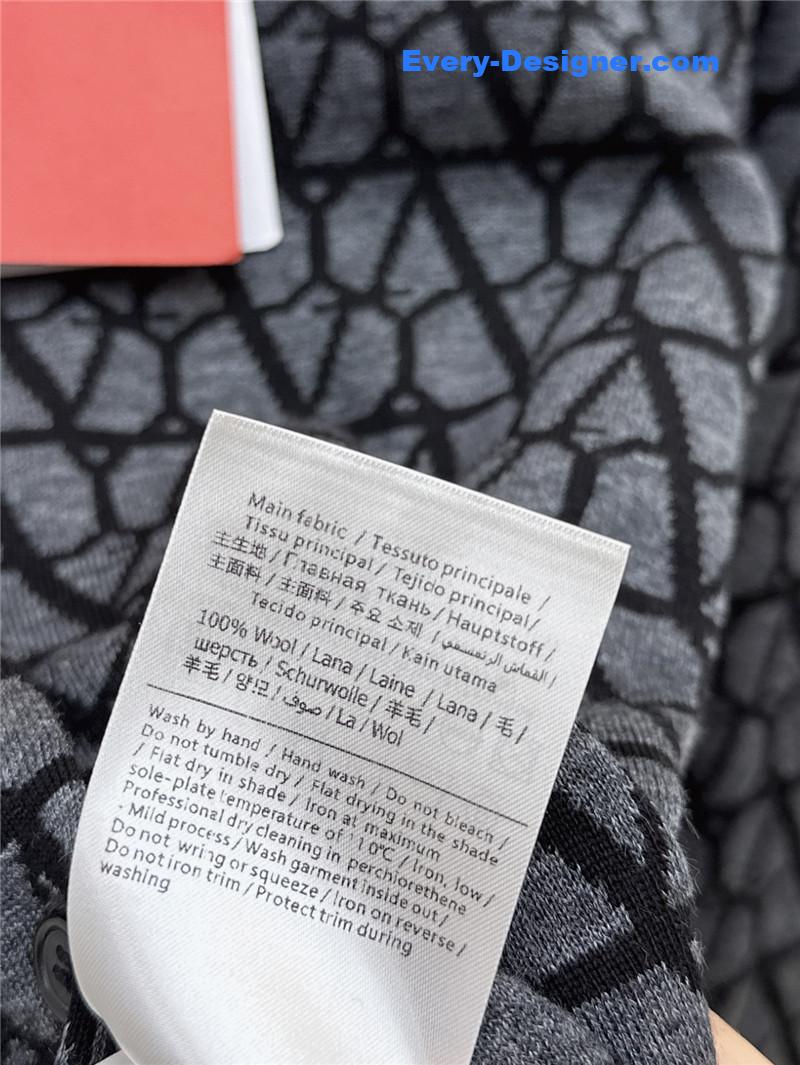 Va1e*ntin0 alphabet jacquard knitted cardigan replica clothes