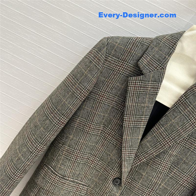 Pra*a british college suit