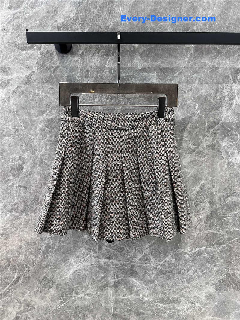 Ce1i*e short jacket + pleated skirt set