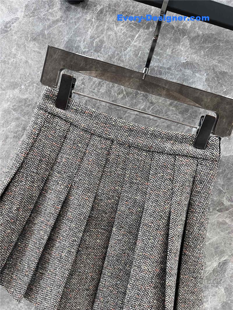 Ce1i*e short jacket + pleated skirt set