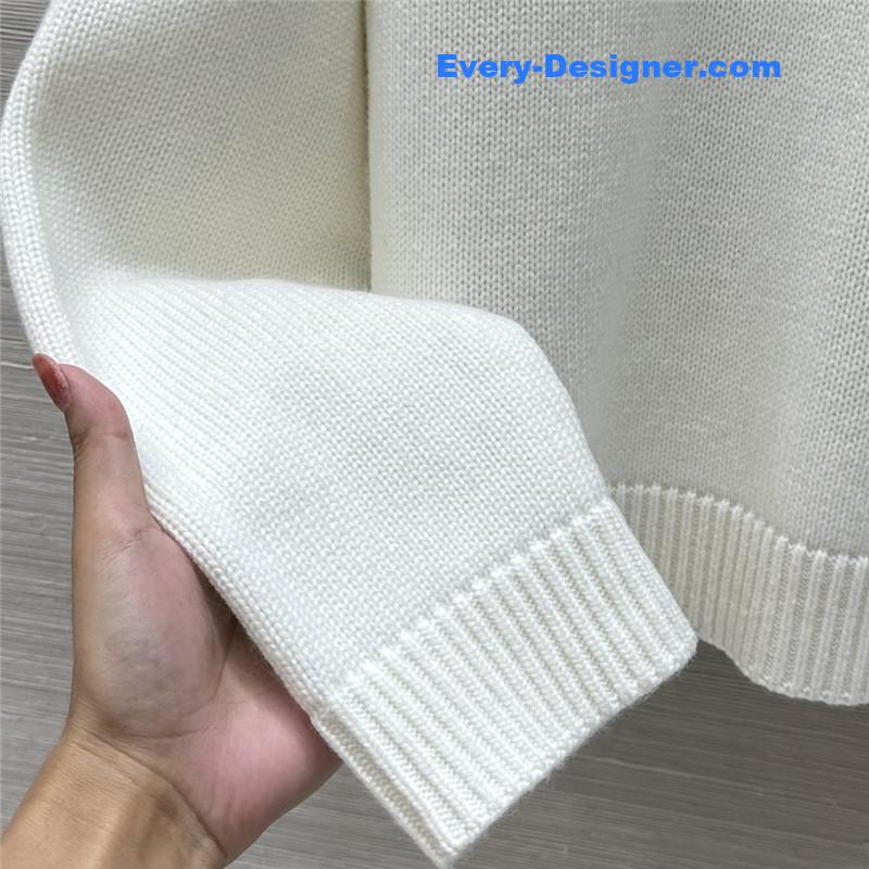Gvc*1 white embroidered logo sweater