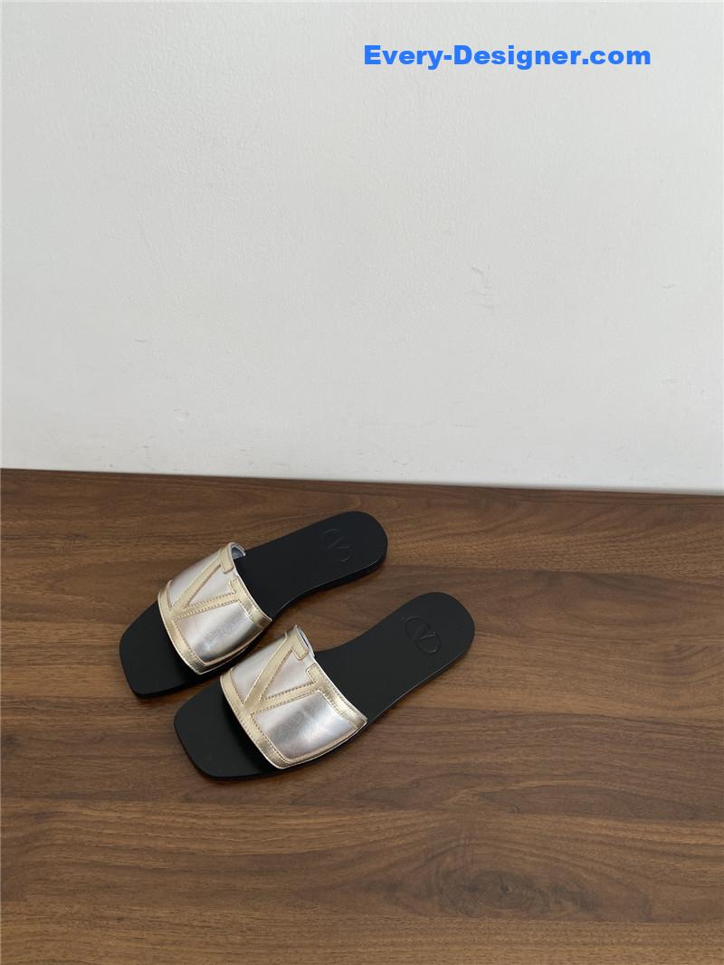 Va1e*ntin0 viva s*perstar nappa slides butter/silver
