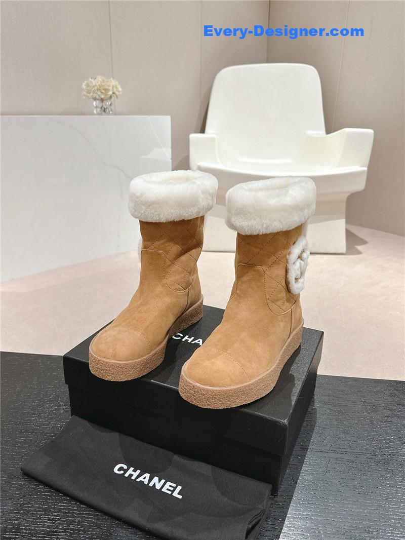Ch**el logo brown suede snow boots