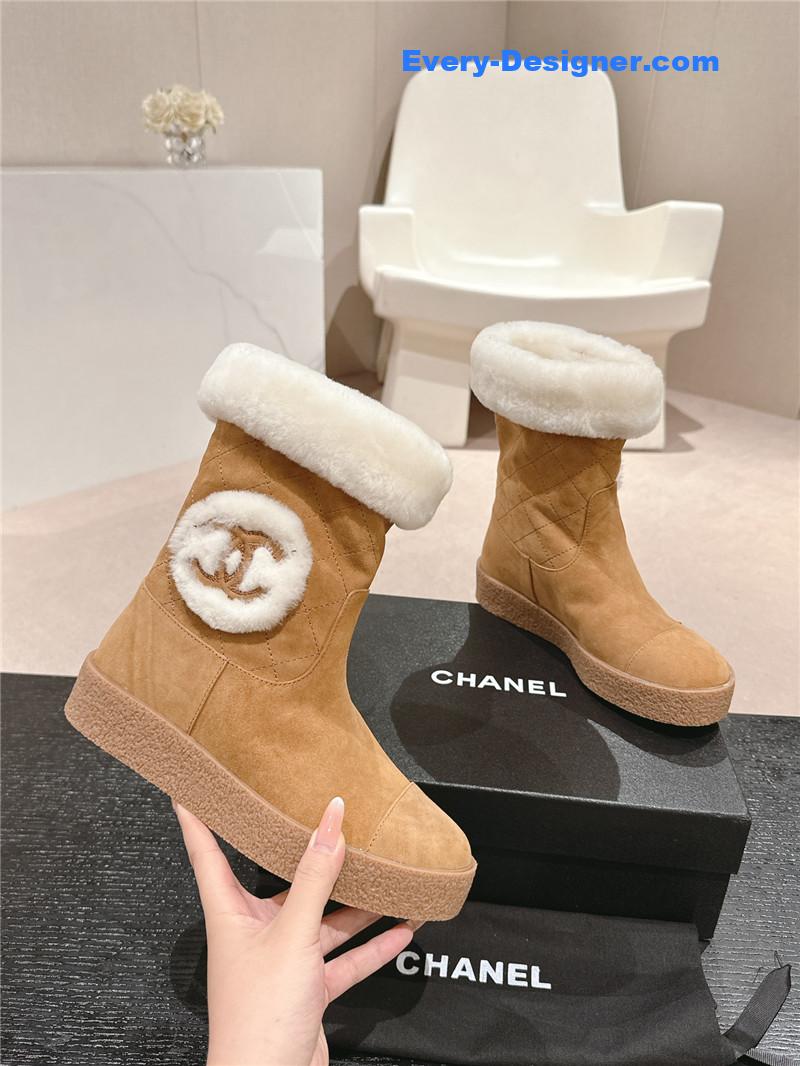 Ch**el logo brown suede snow boots