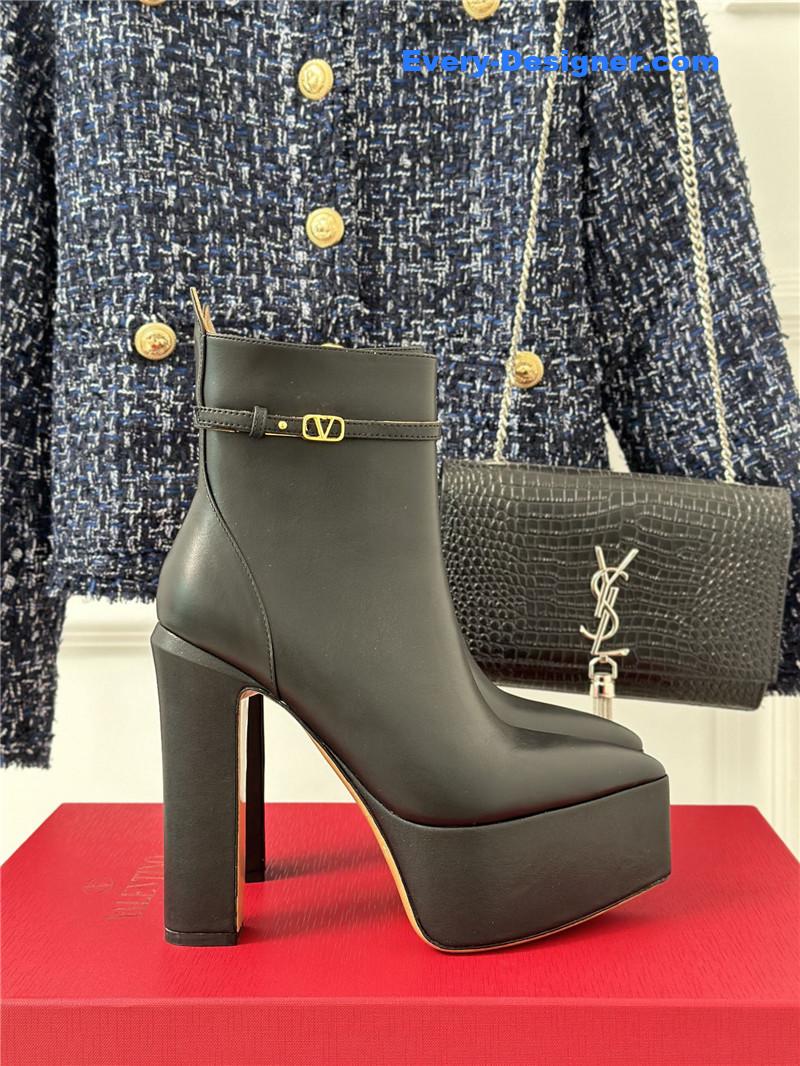 Va1e*ntin0 garavani black leather heel platform booties