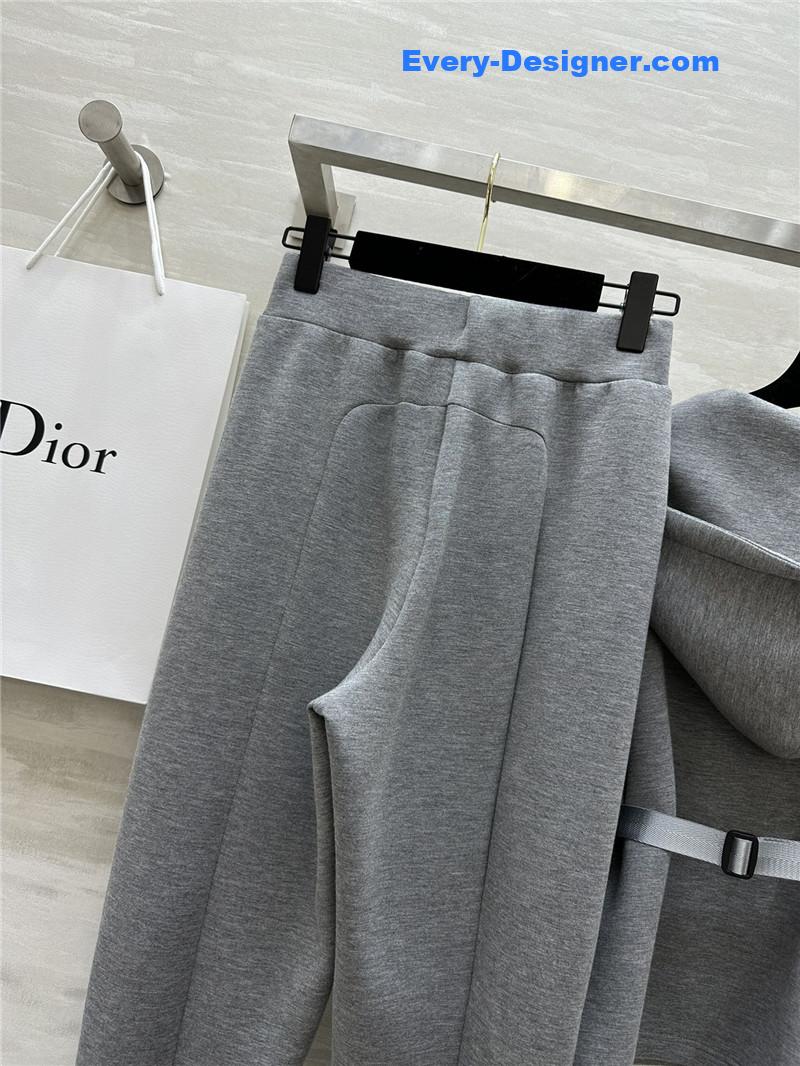 D10r sports style suit