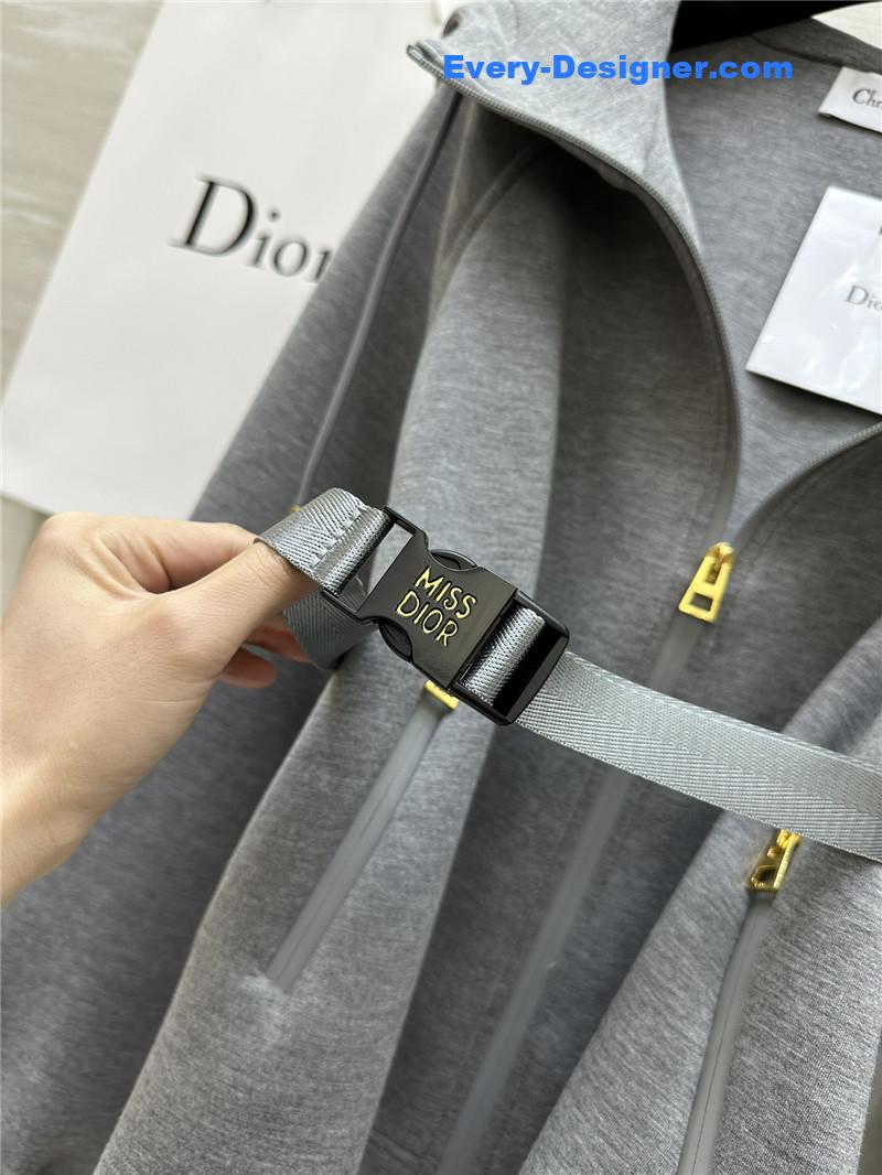 D10r sports style suit