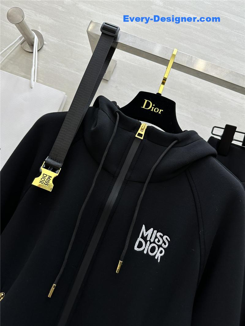 D10r sports style suit