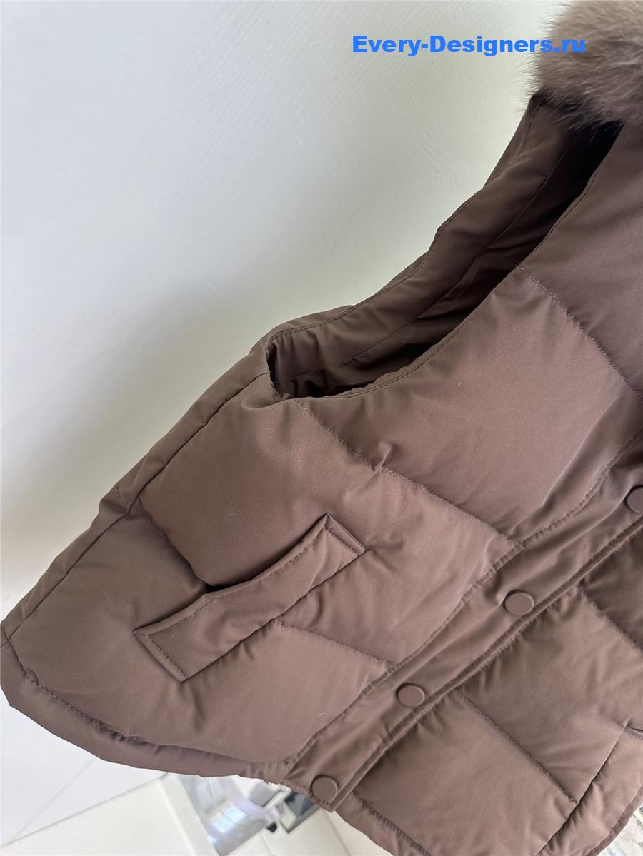 L0r0 P1ana white goose down vest