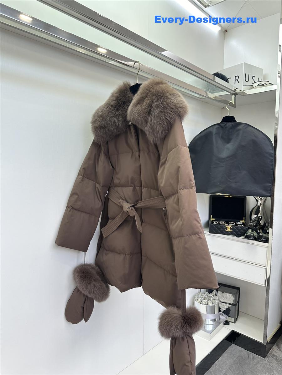 L0r0 P1ana goose down jacket