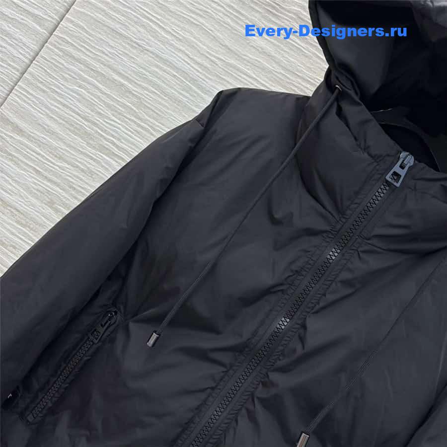 D10r hooded down jacket