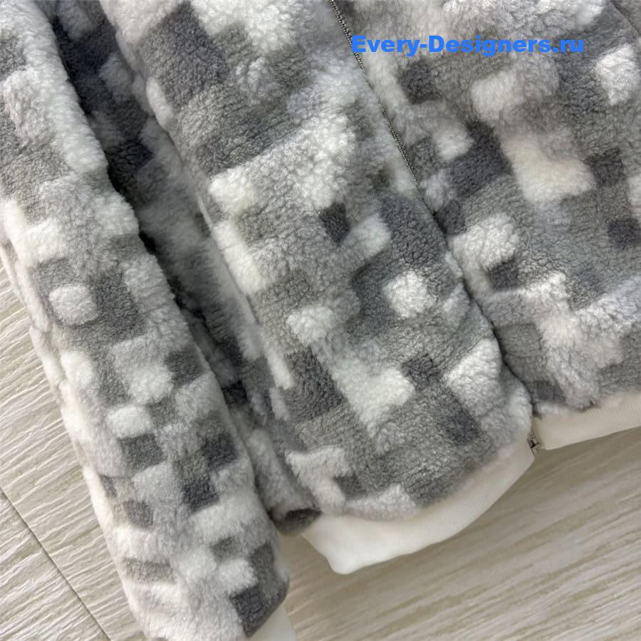 l0vis Vvtt0n lv stand collar plush coat