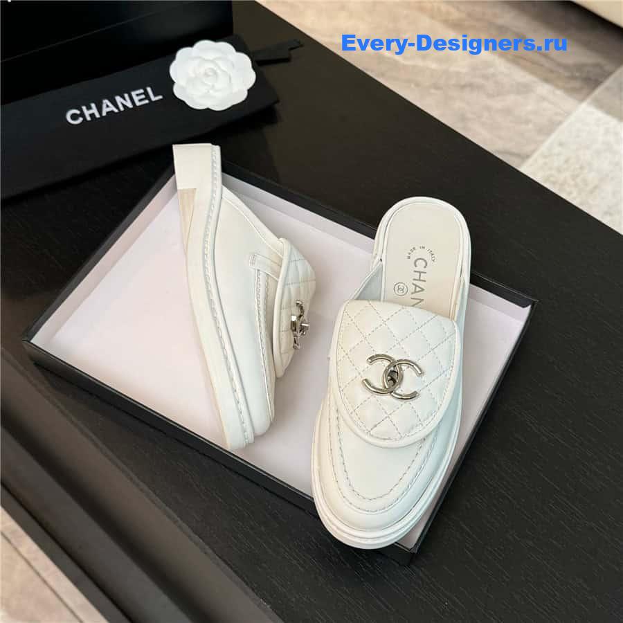 ch**el turn-lock D1am0nd-quilted loafers in white
