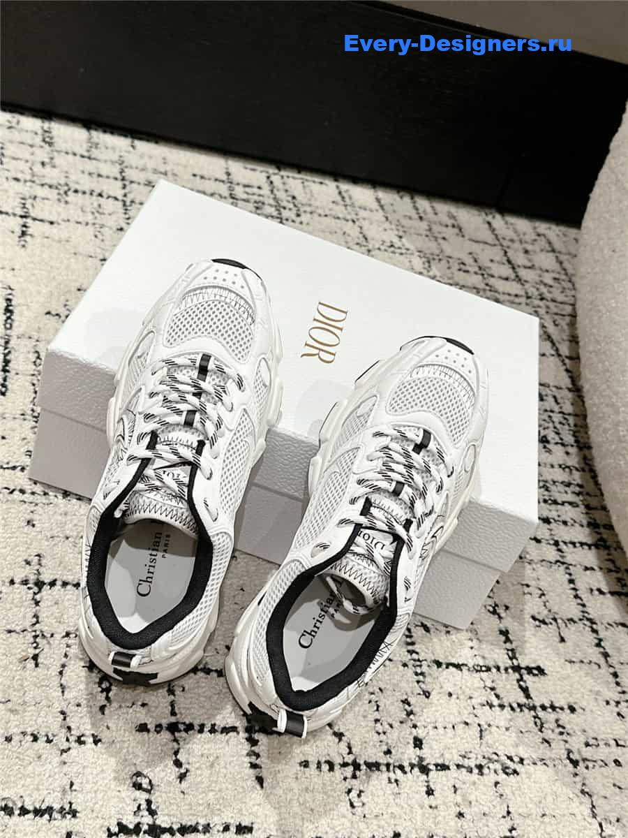 D10r nike sneakers