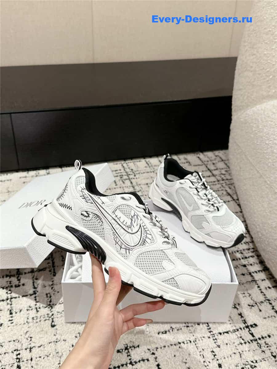 D10r nike sneakers