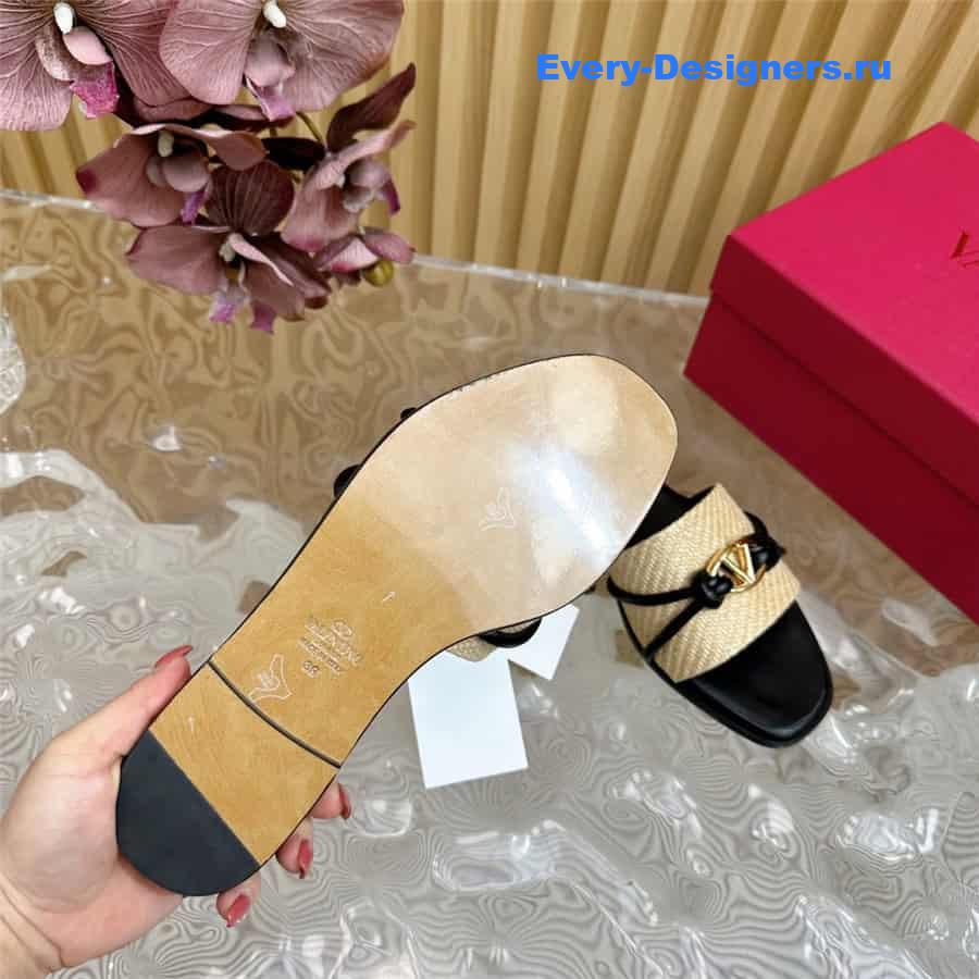Va1e*ntin0 vlogo black woven raffia slides