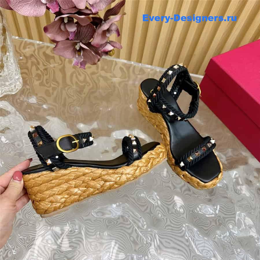 Va1e*ntin0 rockstud black wedge calfskin sandals