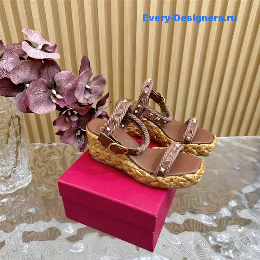 Va1e*ntin0 rockstud beige wedge calfskin sandals