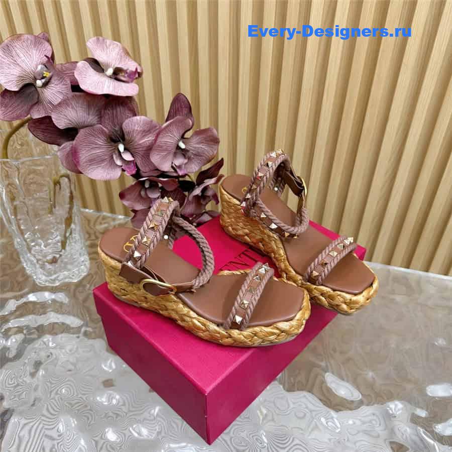 Va1e*ntin0 rockstud beige wedge calfskin sandals