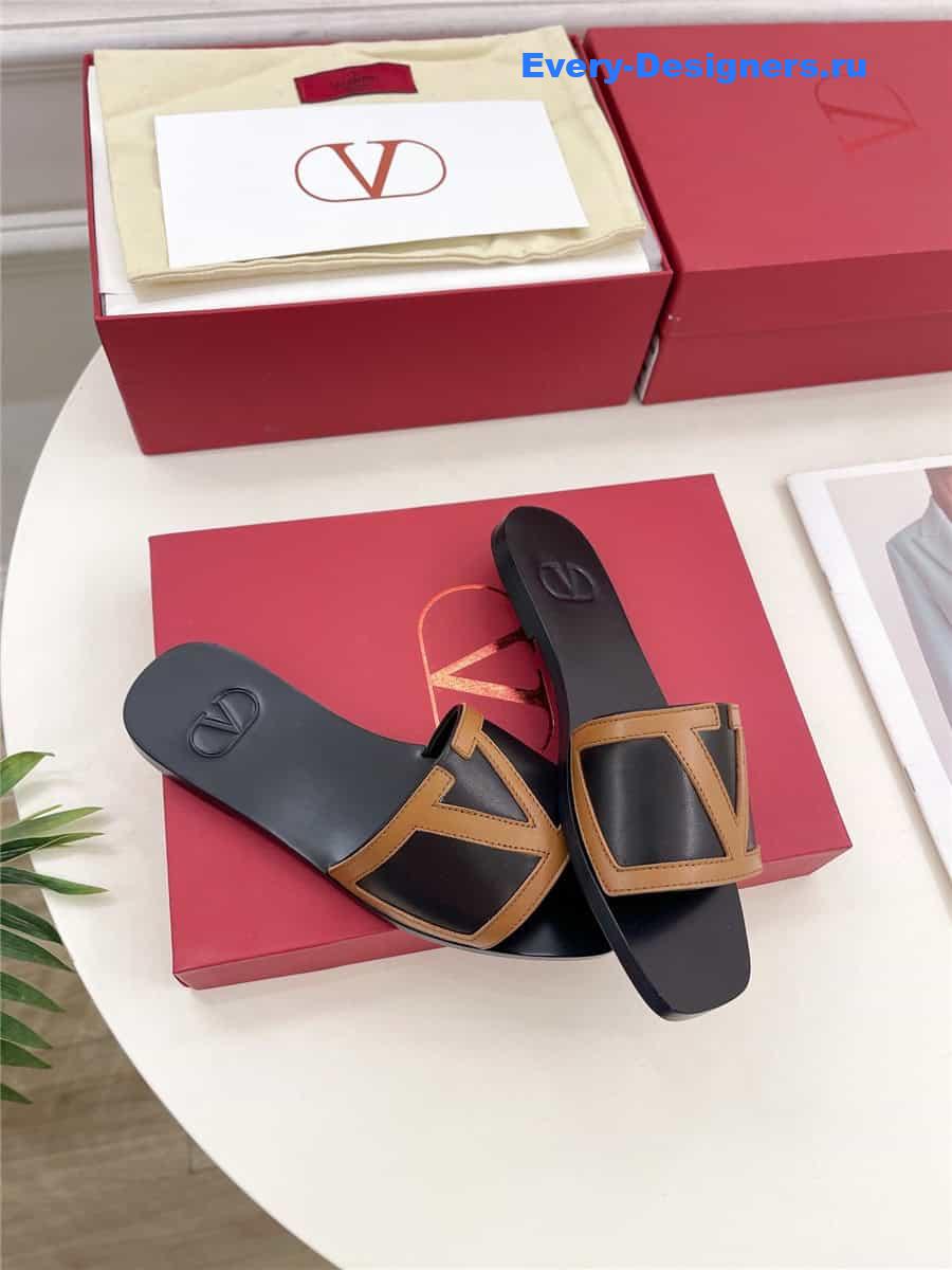 Va1e*ntin0 big logo flat slippers