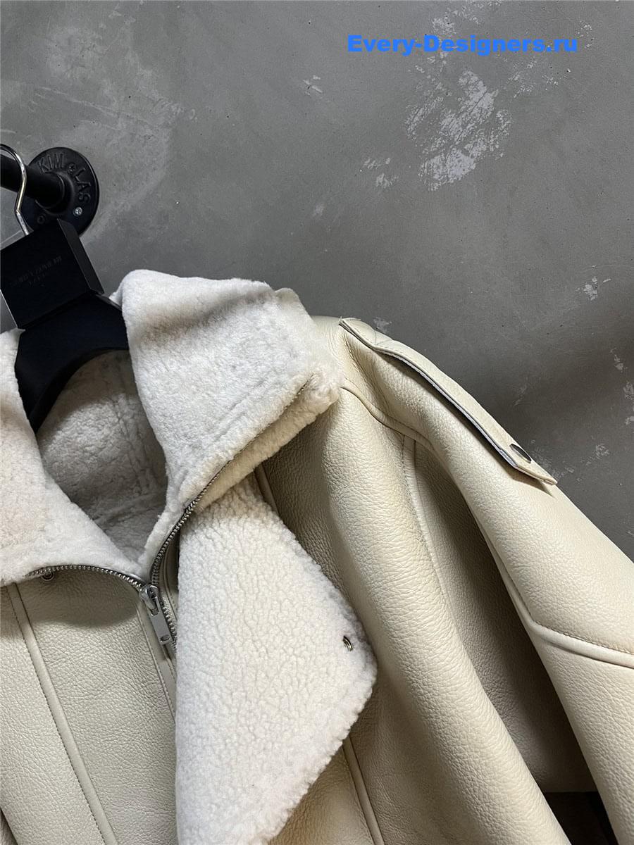 Y51 fur coat