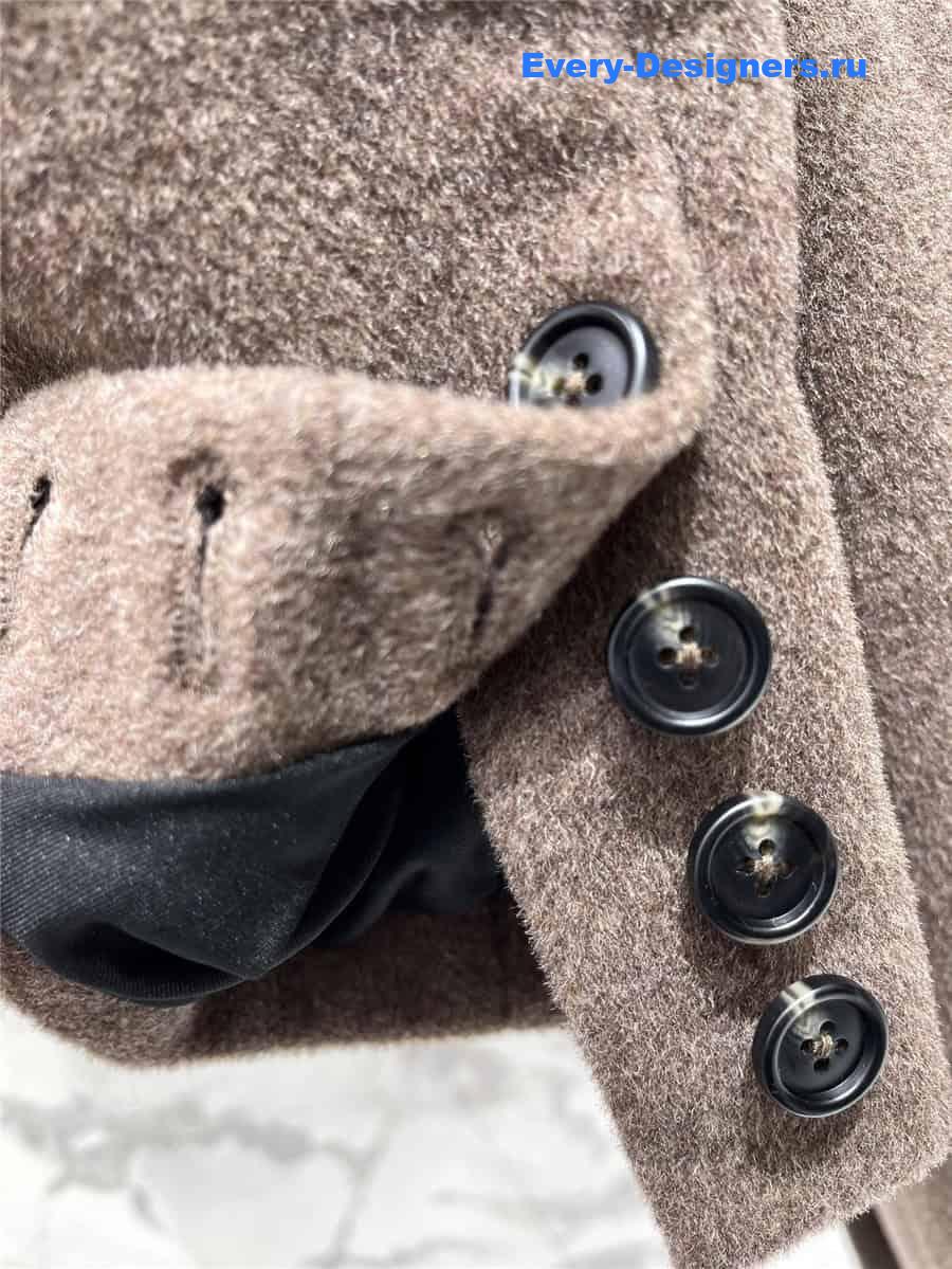 Y51 waist wide shoulder coat