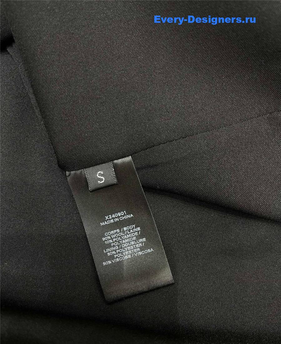Y51 waist wide shoulder coat