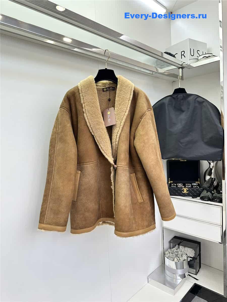 L0r0 P1ana fur coat