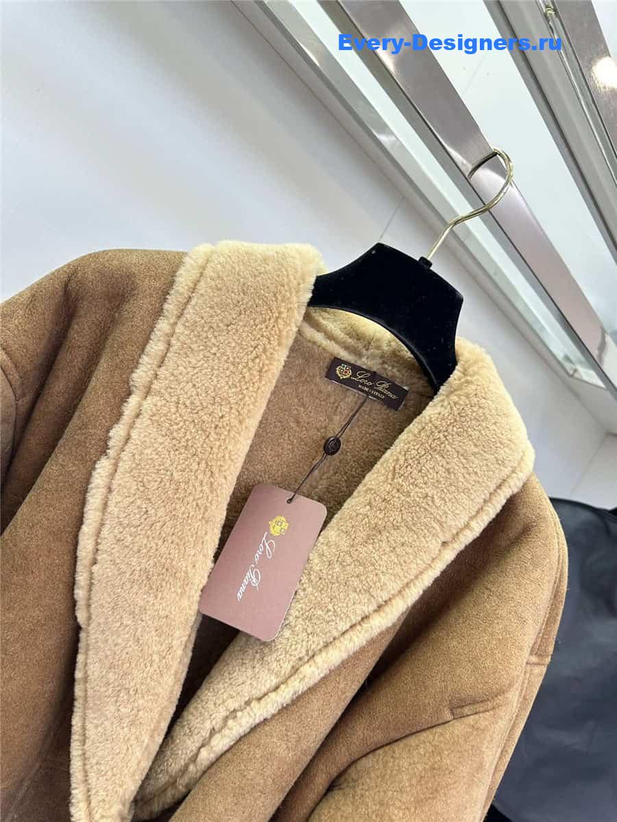 L0r0 P1ana fur coat