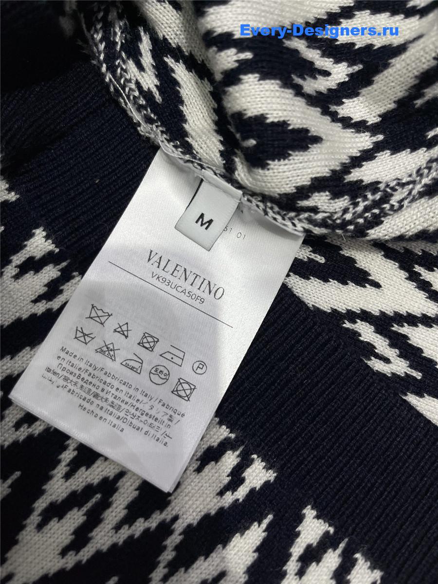 Va1e*ntin0 toute la v cardigan in black