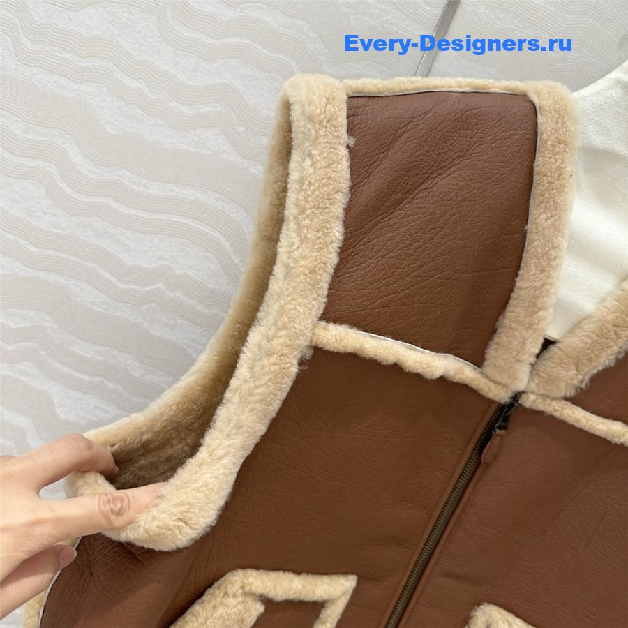 Ce1i*e fur vest