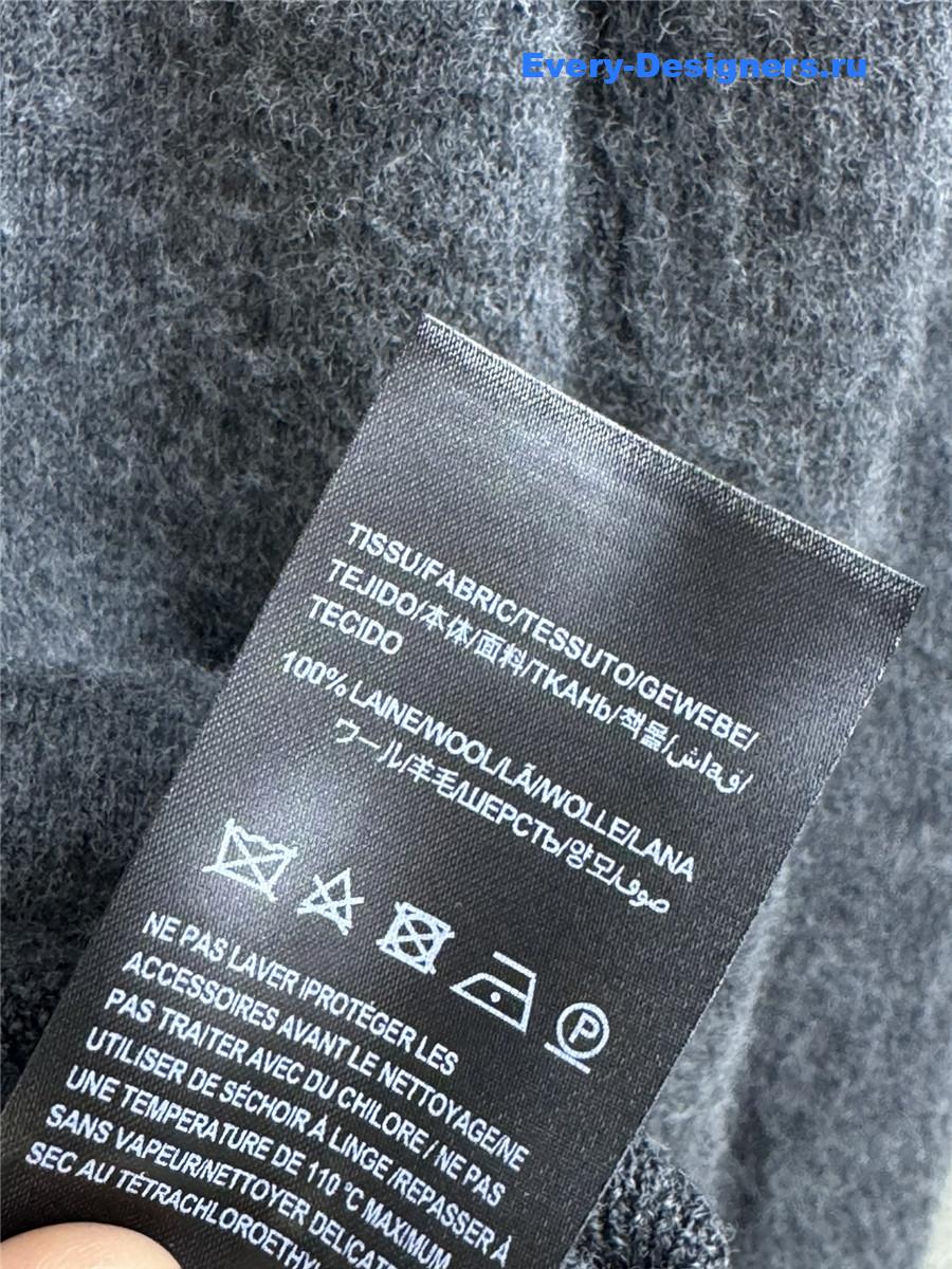 Y51 logo embroidered knit sweater grey