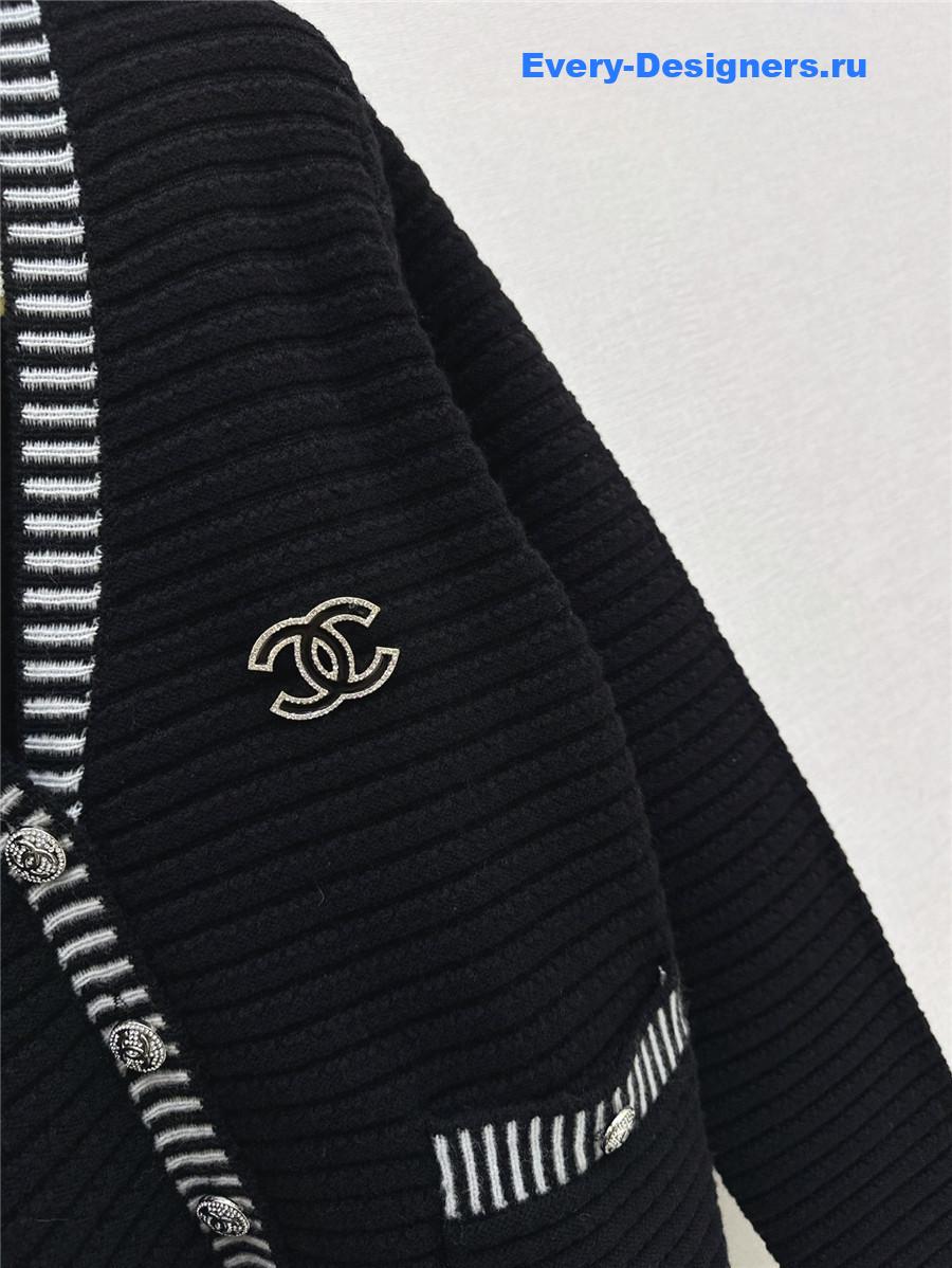 CC contrast color V-neck cardigan