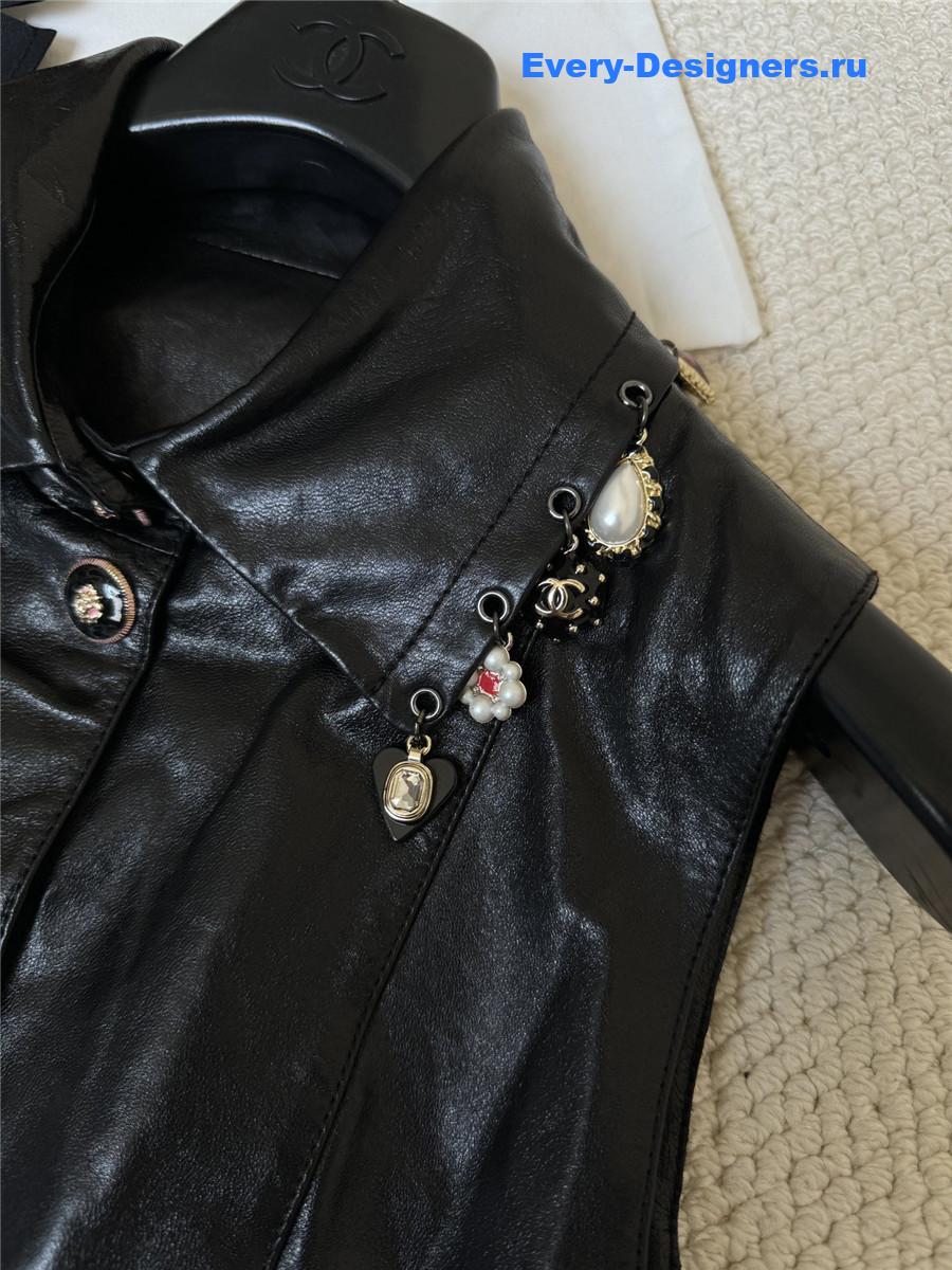Ch**el charm pearl biker vest