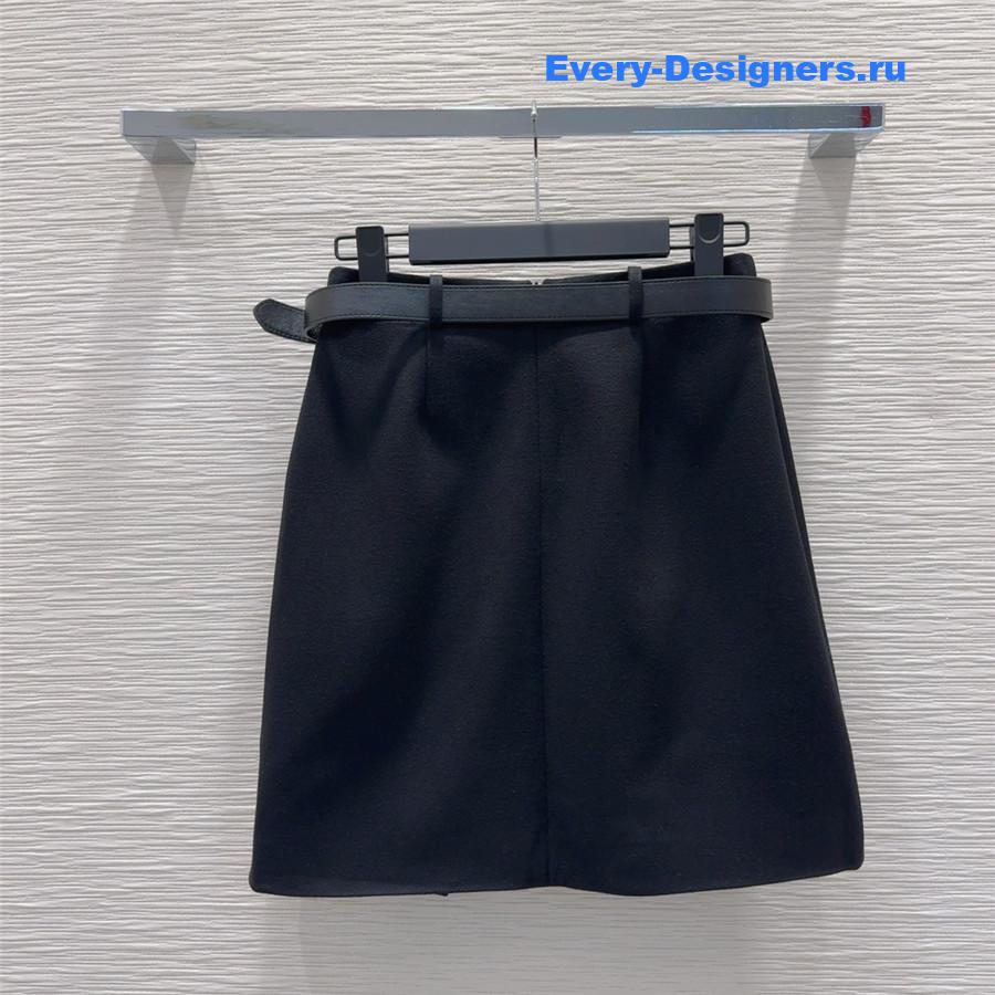 Pra*a new short skirt