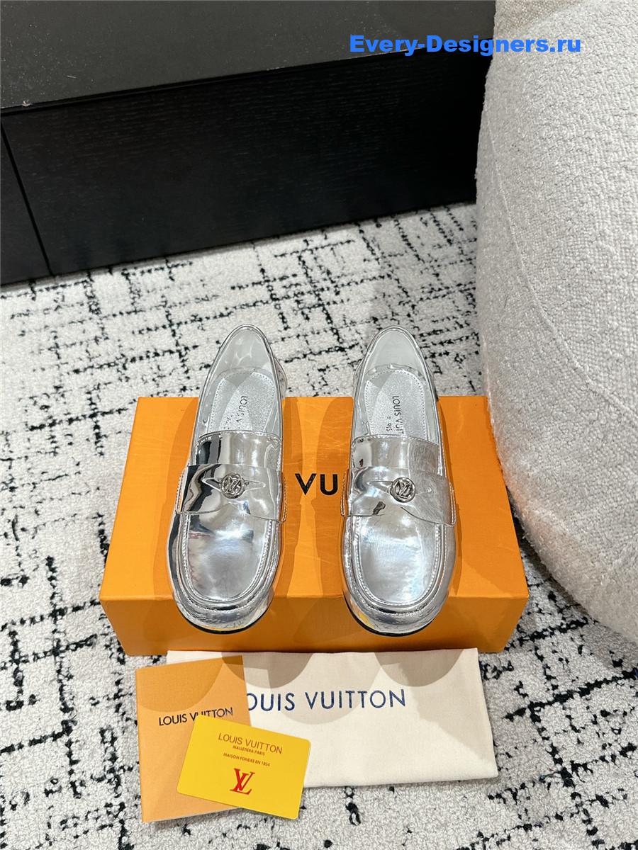 l0vis Vvtt0n lv chess flat loafer silver