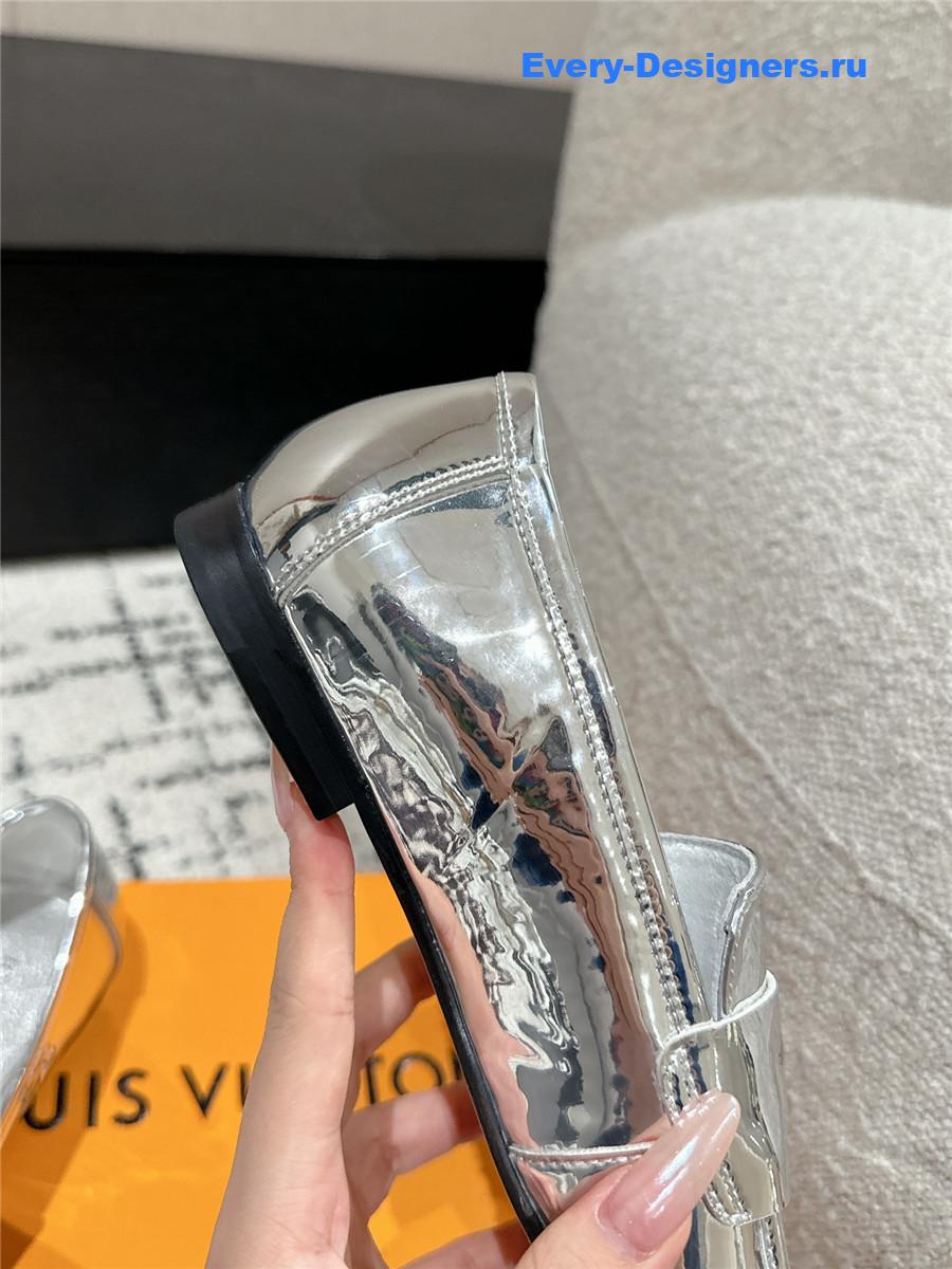 l0vis Vvtt0n lv chess flat loafer silver