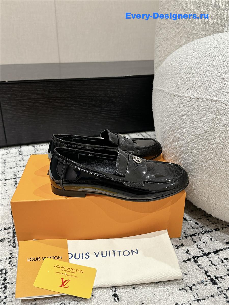 l0vis Vvtt0n lv chess flat loafer black