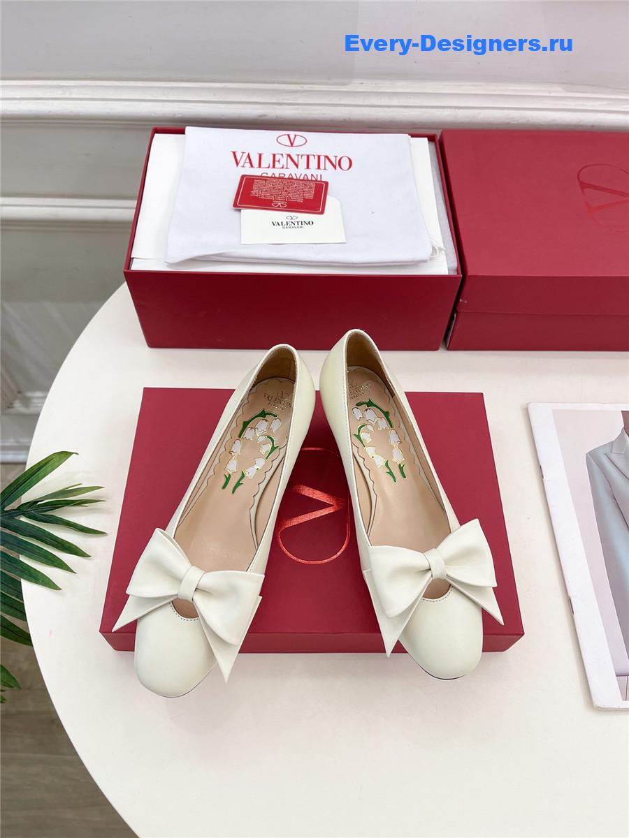 Va1e*ntin0 bowow pump in kidskin 45mm ivory