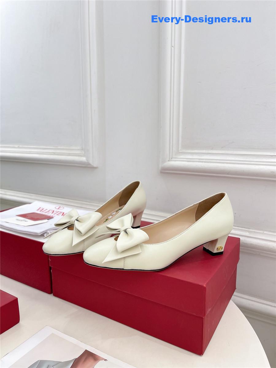Va1e*ntin0 bowow pump in kidskin 45mm ivory