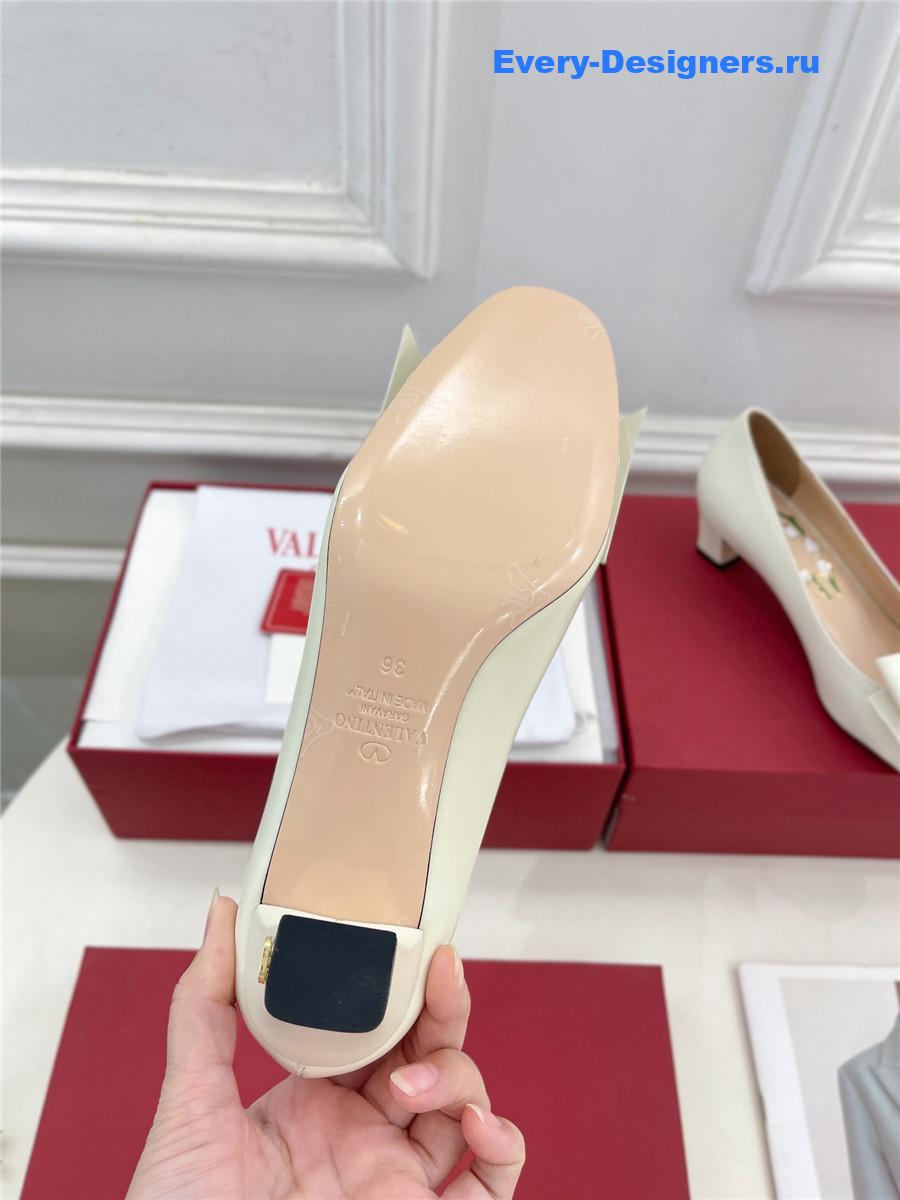 Va1e*ntin0 bowow pump in kidskin 45mm ivory