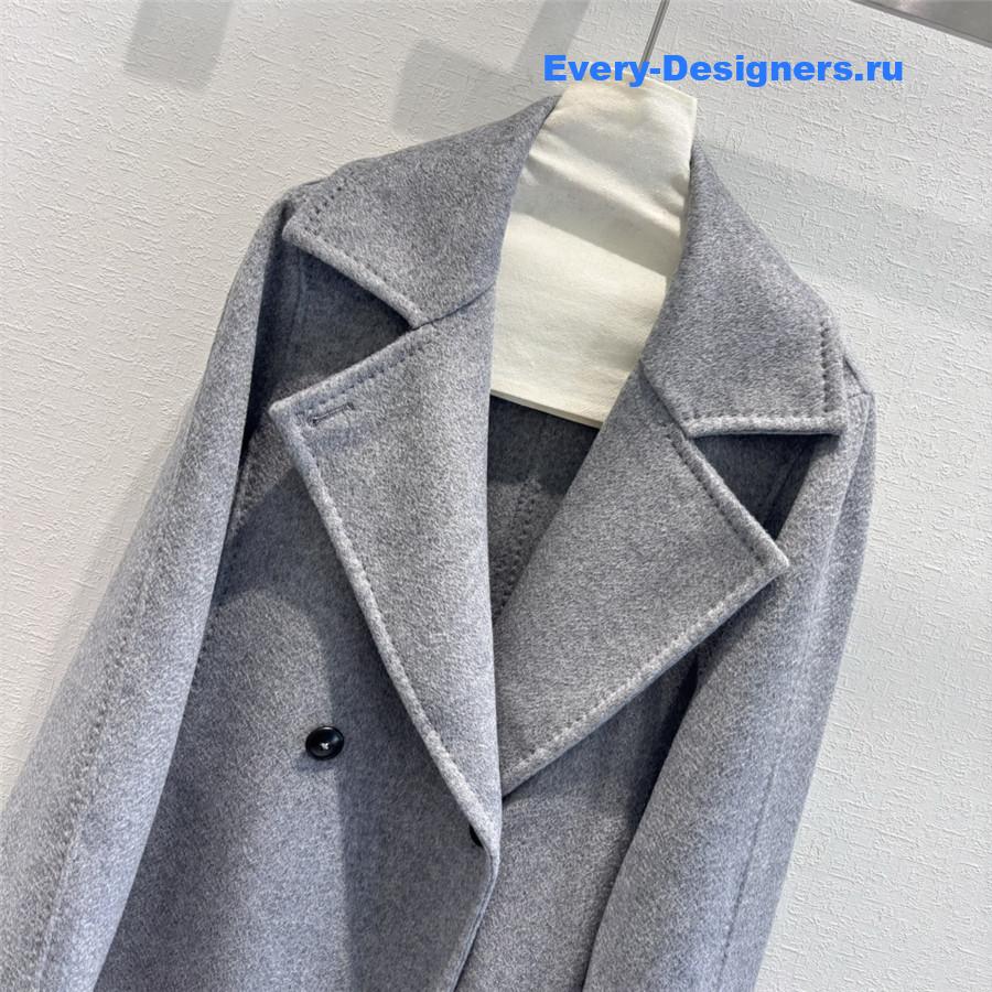 H**me5 cashmere coat with large lapels
