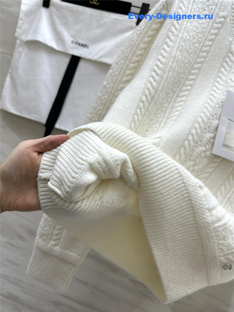 Ch**el cable knit sweater white