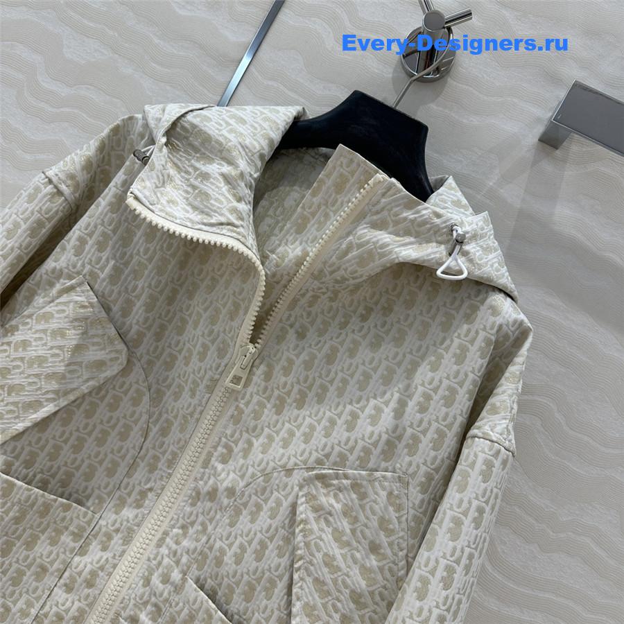 D10r hooded windbreaker jacket