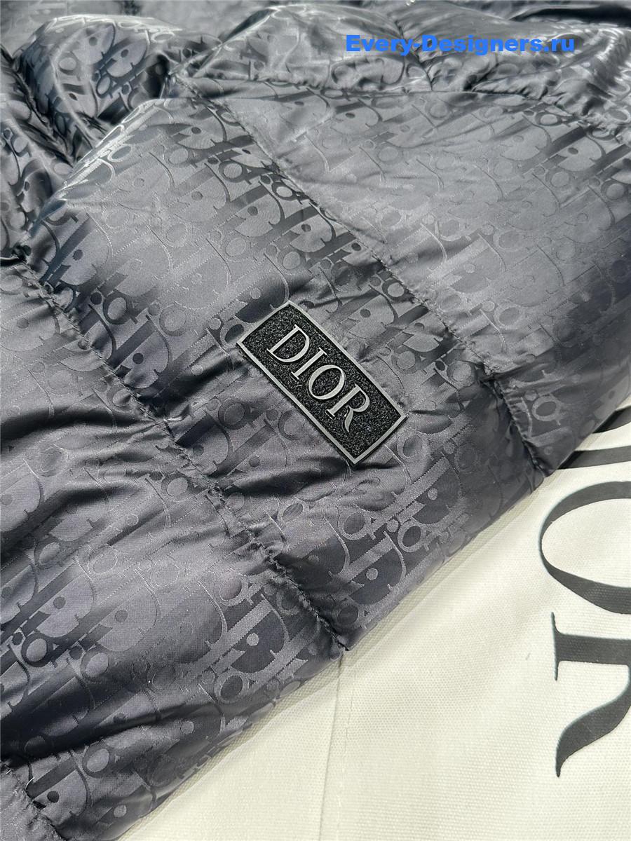 D10r all-over print down jacket