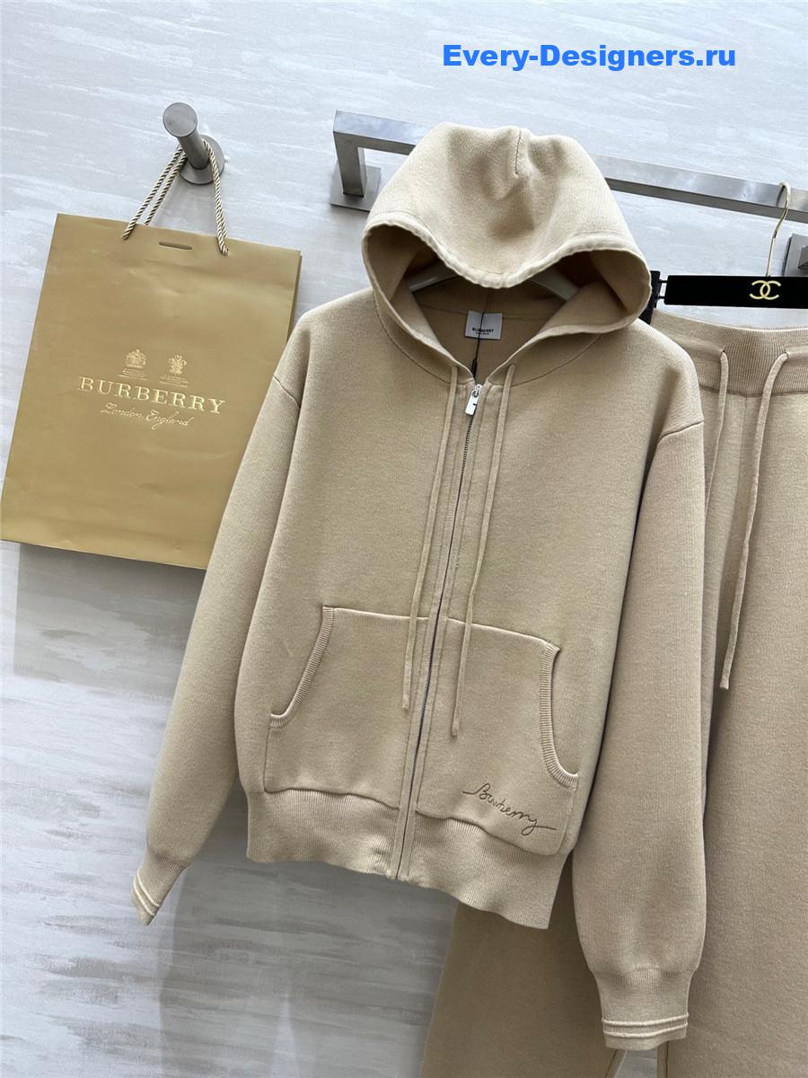 Bv*b*rry logo lettering embroidery suit