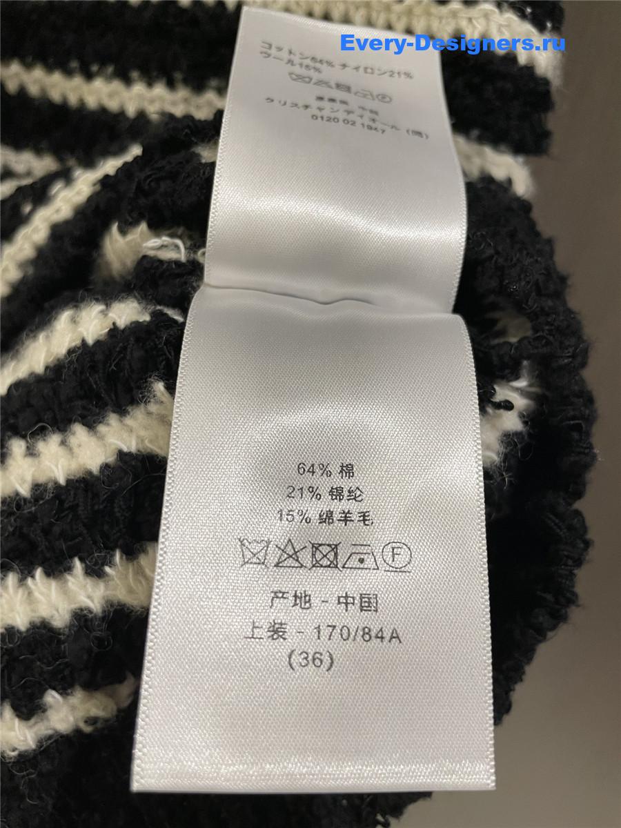 D10r cd black white striped vest